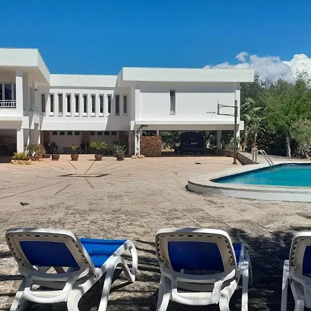 Privado Con Piscina Semesterbostad